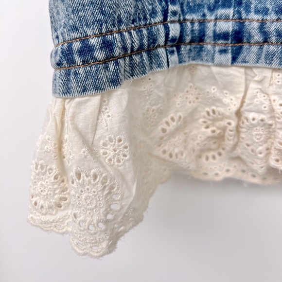 NWT Blue Denim Light Acid Wash Button-up Vest Cream Ruffle hem Eyelet Detail - Picture 12 of 13